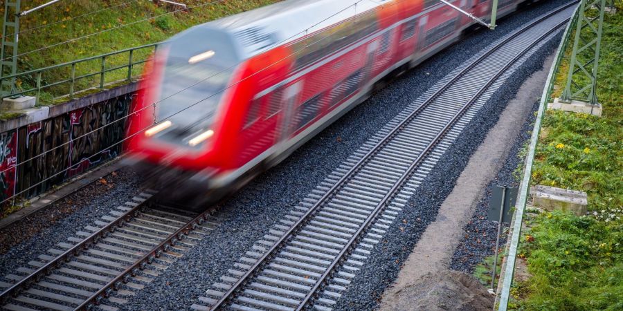 Nach dem 9-Euro-Ticket kommt nun das Deutschlandticket für Busse und Bahnen im Nah- und Regionalverkehr.