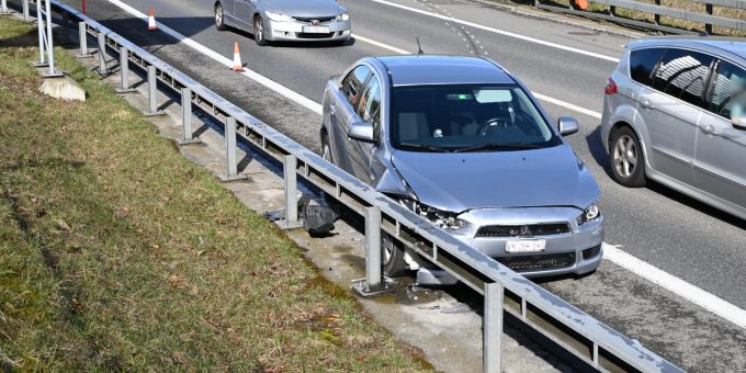 Eschenbach: Selbstunfall auf Autobahn A15. Selbstunfall auf A15