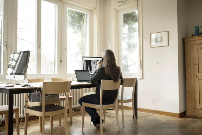 Der Esstisch wird für viele aufgrund des Coronavirus zum neuen Büro. Homeoffice Coronavirus
