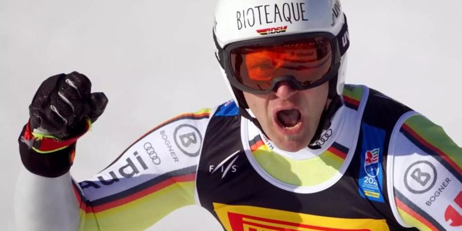 Jubelt im Zielbereich nach dem Super-G-Rennen: Romed Baumann. Foto: Michael Kappeler/dpa