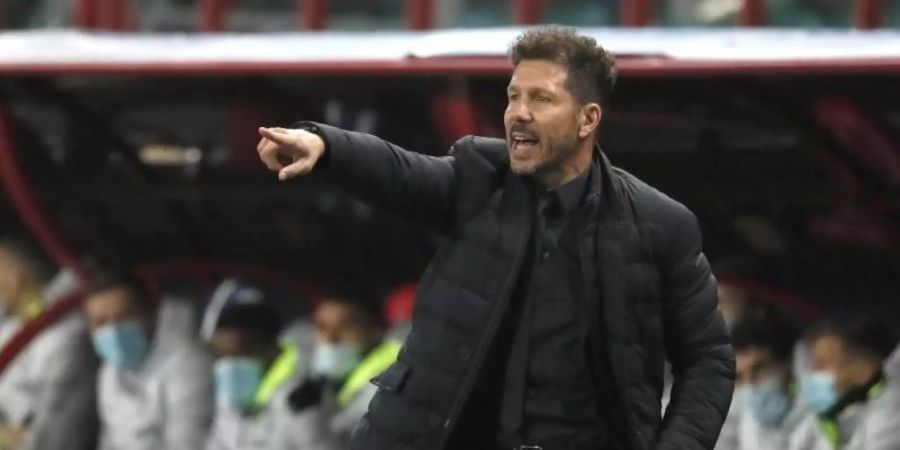 Diego Simeone und Atlético Madrid bleiben in der Liga weiter oben. Foto: Yuri Kochetkov/Pool EPA/dpa