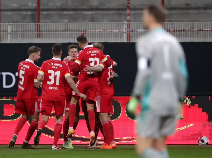 Die Spieler von Union Berlin bejubeln den Führungstreffer gegen Bayern München. Union Berlin Bayern München