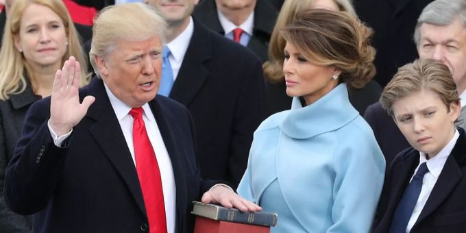 Hier wird Donald Trump in sein Amt als 45. Präsident eingeschworen. Donald Trump