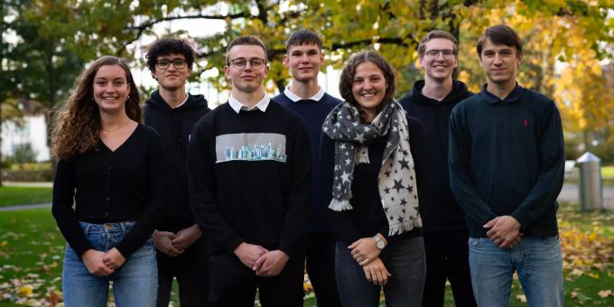Von links nach rechts: Vera Brantschen, Justin Schmöller, Florim Bunjaku, Tim Tagwerker, Jana Röösli, Tiago Maurer und David Kutschera.
