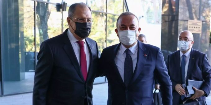 Lawrow (l.) und Cavusoglu in Sotschi. russland türkei