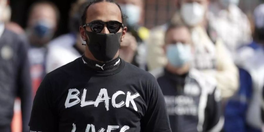 Formel-1-Weltmeister Lewis Hamilton bezieht klar Stellung: «Black lives Matter». Foto: Stephanie Lecocq/POOL EPA/AP/dpa