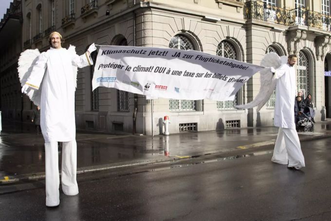 WWF Aktion Klimaschutzengel, Dezember 2018, Bern Bundesplatz. WWF Aktion Bern.