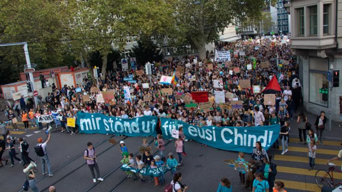 An vielen Orten kämpfen Menschen im globalen Süden täglich aufgrund der Klimakrise um ihr Überleben. Klimastreik.