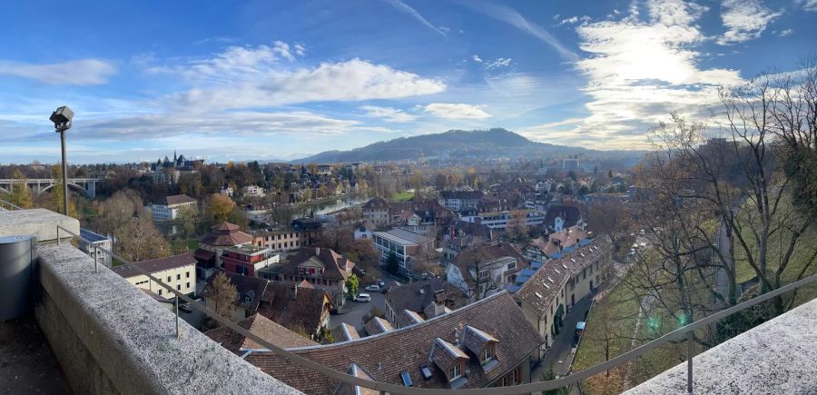 Eine Panorama-Aufnahme, aufgenommen von der Bundesterrasse in Bern mit dem iPhone 12.