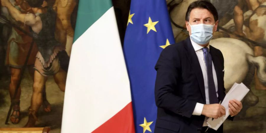 Italiens Premierminister Giuseppe Conte bei einer Pressekonferenz zu den kommenden Corona-Beschränkungen. Foto: Mauro Scrobogna/LaPresse/dpa