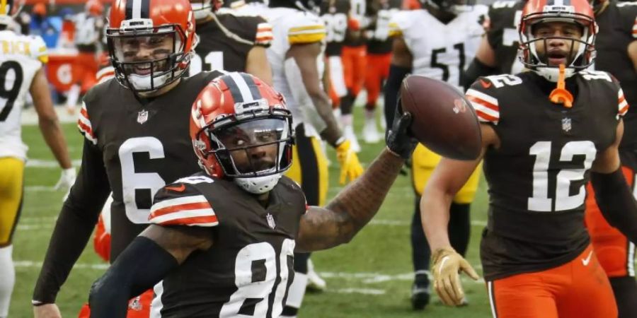 Die Cleveland Browns um Jarvis Landry (vorne) haben den Einzug in die Playoffs geschafft. Foto: Ron Schwane/AP/dpa