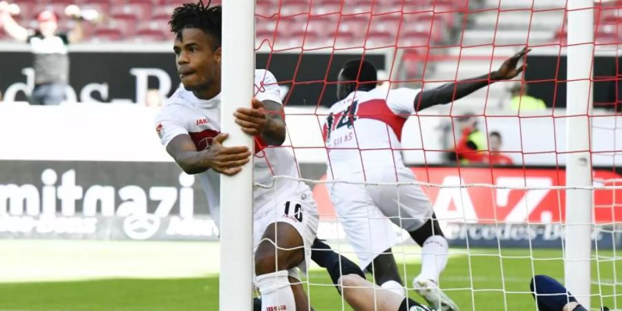 Daniel Didavi (l) erzielte das 1:0 für den VfB. Foto: Thomas Kienzle