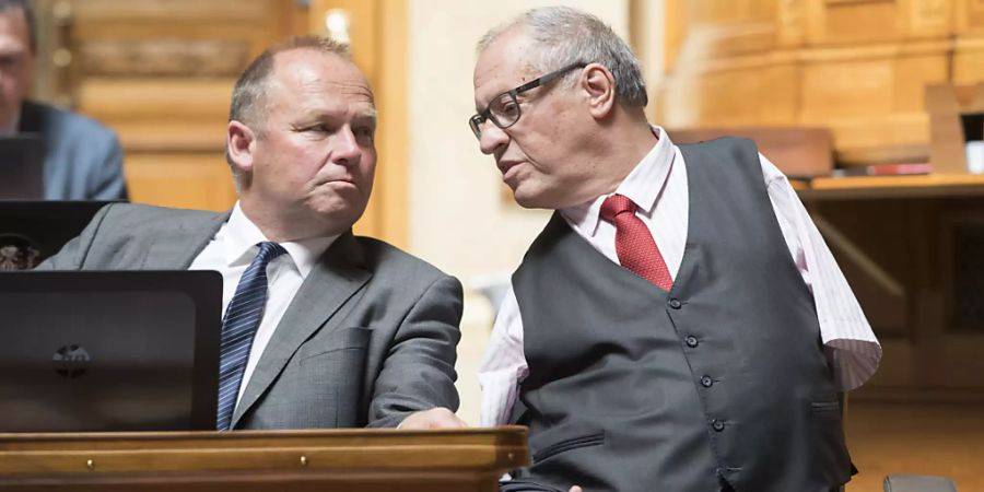 Der Thurgauer CVP-Nationalrat Christian Lohr (rechts) ist als Direktbetroffener die Gallionsfigur für die Durchsetzung von Anliegen von Menschen mit einer Behinderung auf politischer Ebene. Lohr kandidiert am 20. Oktober für eine dritte Amtsperiode als Nationalrat. (Archivbild)