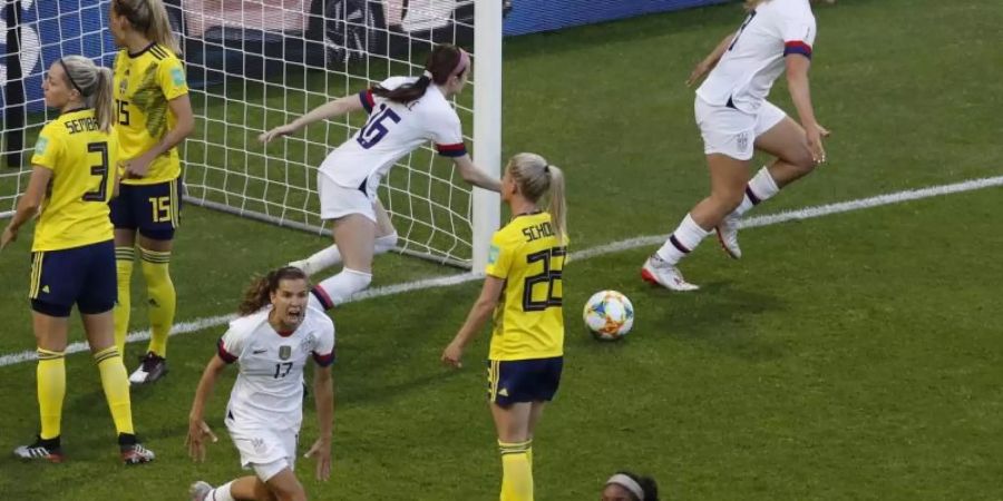 Lindsey Horan aus den USA jubelt, nachdem sie ein Tor gegen Schweden erzielt hat. Foto: Christophe Ena/AP