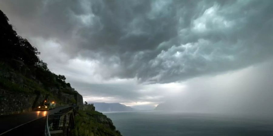 Sturmwolken über dem Genfer See