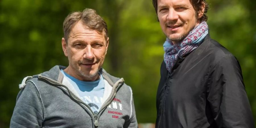 Richy Müller als Thorsten Lannert (l) und Felix Klare als Sebastian Bootz bei Dreharbeiten zum "Tatort Stuttgart". Foto: Lino Mirgeler