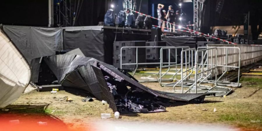 Umgestürzte Leinwand bei Konzert in Essen