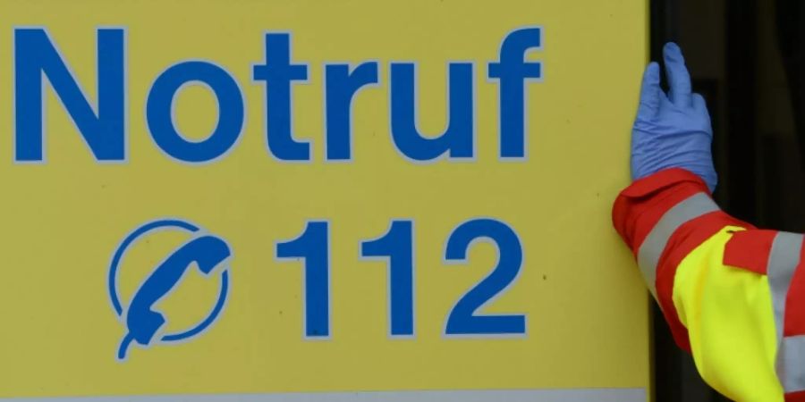 Feuerwehrwagen mit Notrufaufdruck
