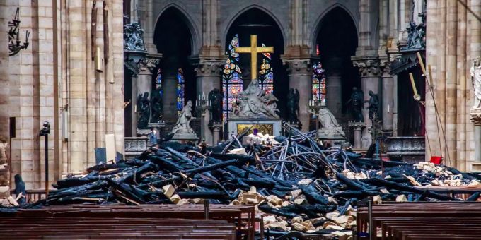 Aufgrund des Brandes im April 2019 wurde die Umgebung der Notre-Dame mit Blei verschmutzt. Notre dame brand