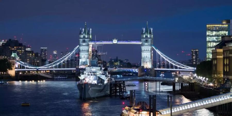 Rund 40.000 Menschen überqueren täglich die Tower Bridge. Foto: Monika Skolimowska