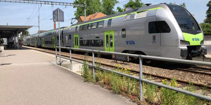 Zug Bahnhof Köniz