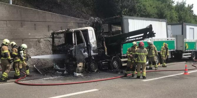 Feuerwehr Löscharbeiten