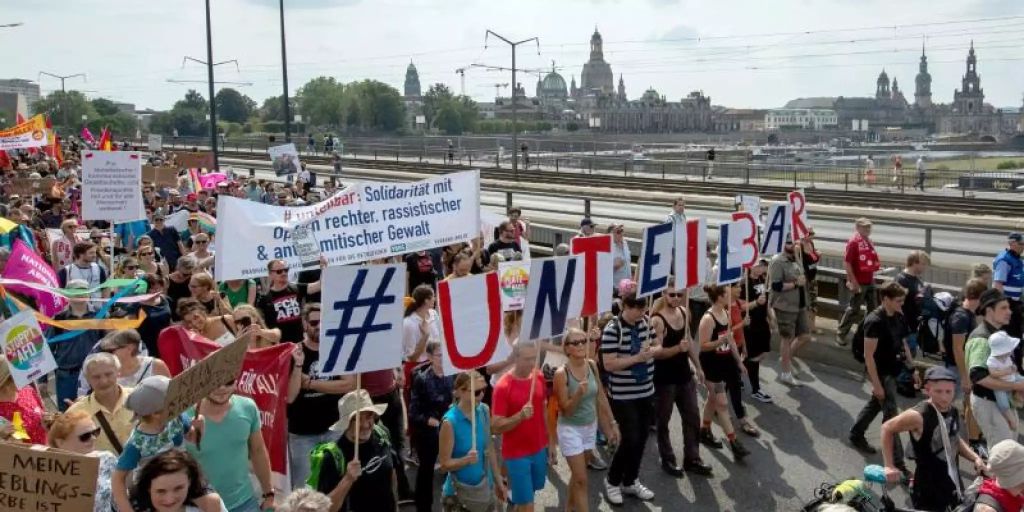 Tausende Demonstrieren In Dresden Für Freiheit Und Toleranz