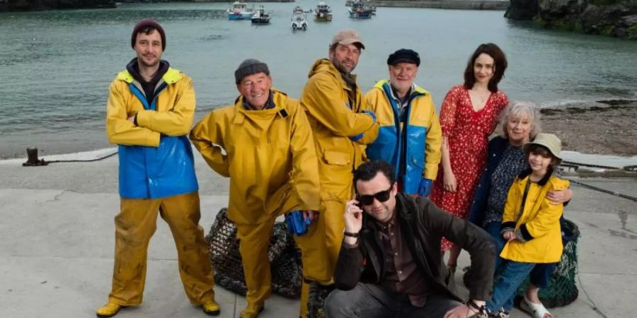 Der Musikmanager Danny (Daniel Mays, vorn) bringt die Fisherman's Friends gross raus. Foto: Splendid Film