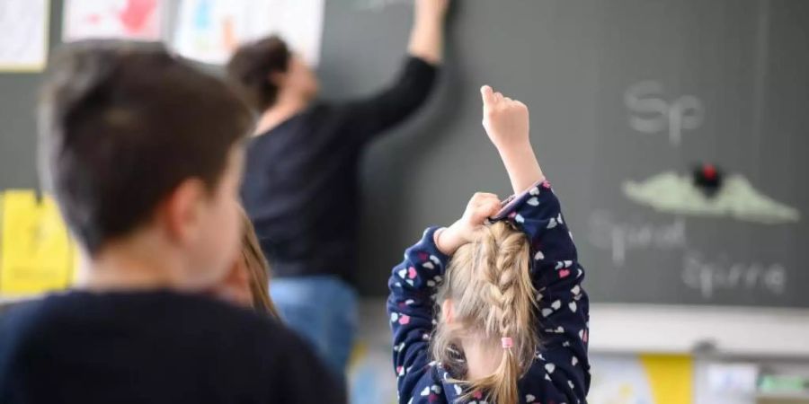 Nicht nur Schlafforscher, sondern auch Kinder sind für einen späteren Beginn der ersten Schulstunde. Foto: Sebastian Gollnow