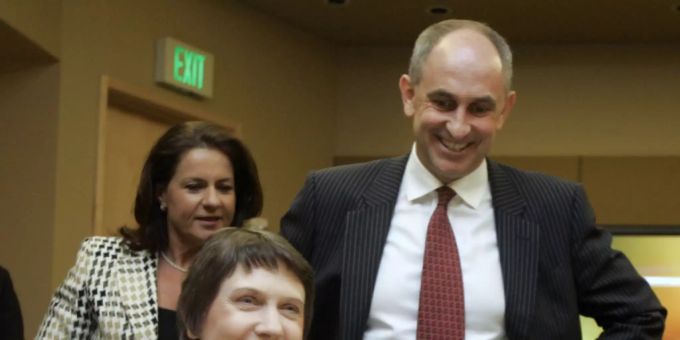 Chris Liddell (rechts) soll neuer Chef der Organisation für wirtschaftliche Zusammenarbeit und Entwicklung werden. US-Präsident Donald Trump schlägt Liddell für diesen Chefposten vor. (Archivbild) oecd