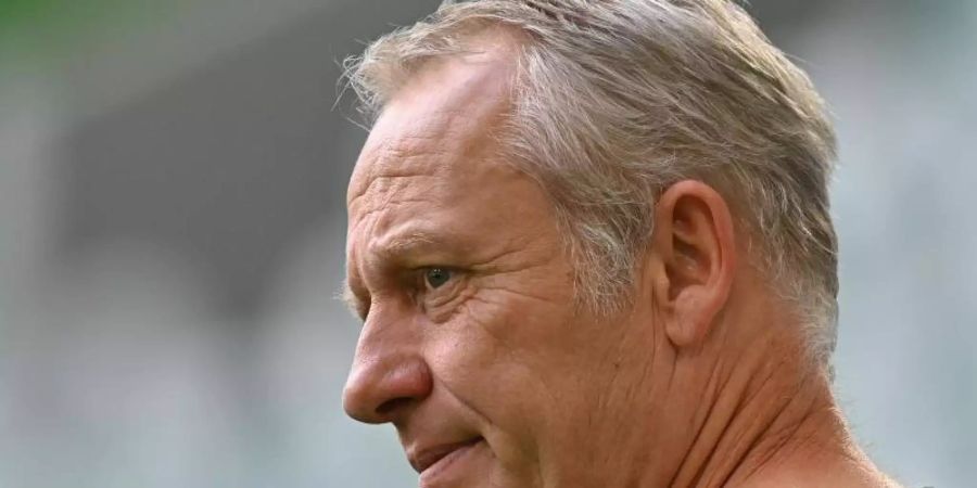 Bricht eine Lanze für die 50+1-Regel: Freiburg-Coach Christian Streich. Foto: Sascha Steinbach/epa Pool/dpa