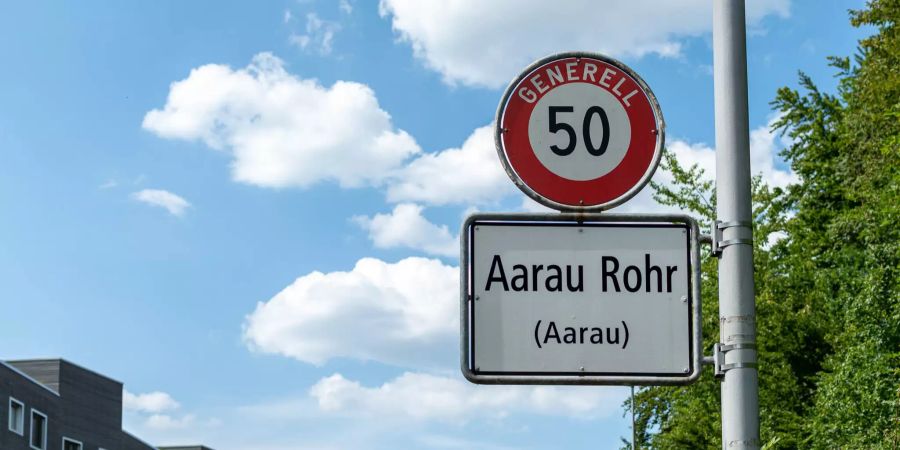 Das Ortsschild von Rohr.