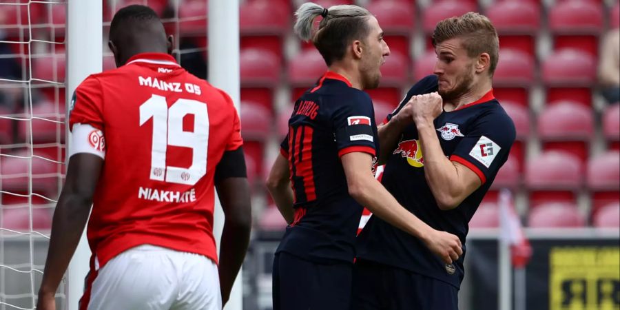 Timo Werner (rechts) trifft dreifach für RB Leipzig.