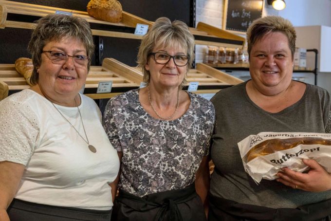 Freuen sich vl.: Beatrice Schmied (Ladenchefin), Beatrice Burri und Marianne Guggisberg