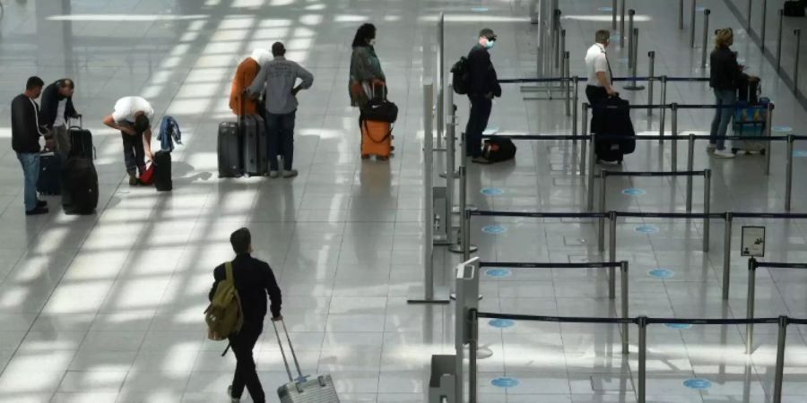 Passagiere am Münchner Flughafen