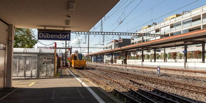 Der Bahnhof Dübendorf. Der Bahnhof Dübendorf.