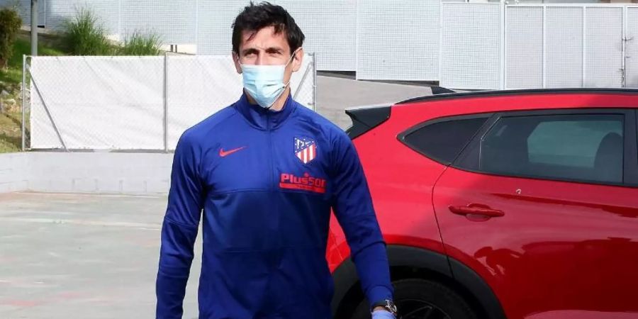 Atlético-Profi Stefan Savic auf dem Weg zum Corona-Test. Foto: Atletico de Madrid/dpa