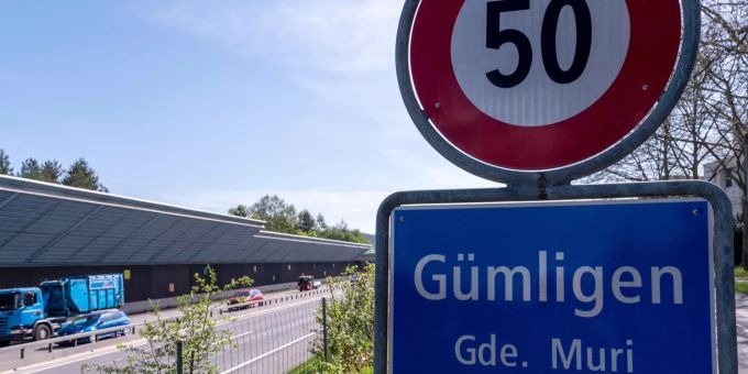 Ortstafel von Gümligen mit A6. Gümligen