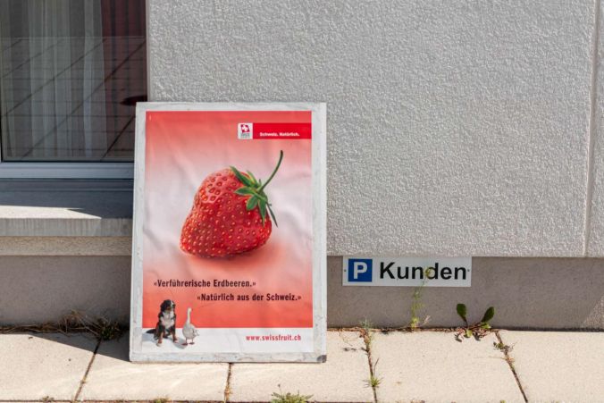 Auch vor dem Hofladen finden die Kunden Parkplätze.