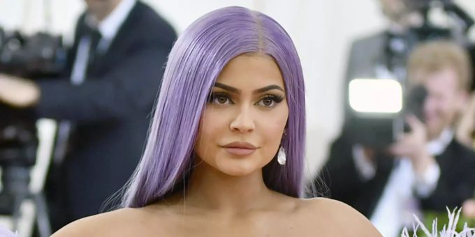 Auch lila Haare gehören in das Haarfarb-Sortiment des Reality-TV-Stars Kylie Jenner (22). Kylie Jenner