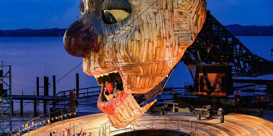 Szene aus «Rigoletto» von Giuseppe Verdi, aufgenommen 2019 bei der Fotoprobe auf der Bregenzer Seebühne. 2020 fallen die Bregenzer Festspiele wegen Corona-Pandemie aus. (Archivbild)
