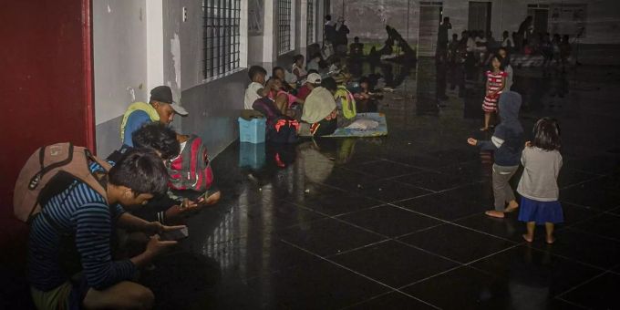 Der Taifun «Vongfong» ist am Donnerstag auf die Philippinen getroffen. Tropischer Wirbelsturm