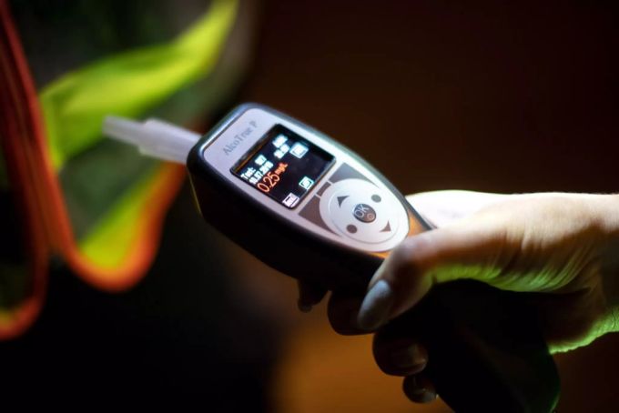 Täglich kommt es in Deutschland zu rund 98 Verkehrsunfällen unter dem Einfluss von Alkohol. alkohol steuer