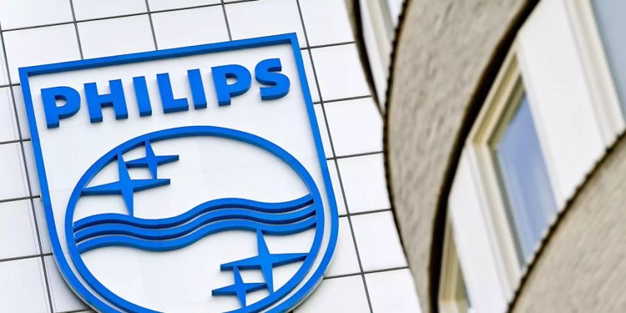 Der niederländische Konzern Philips leidet unter der Corona-Krise und hat im ersten Quartal deutlich weniger Gewinn erzielt als noch vor einem Jahr.(Archivbild)