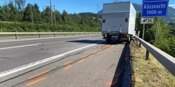 Auffahrunfall endet in Leitplanke