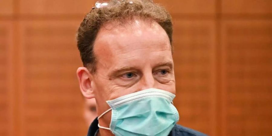 Alexander Falk hat eine Haftstrafe von viereinhalb Jahren erhalten, kommt aber dennoch zunächst auf freien Fuss. Foto: Arne Dedert/dpa