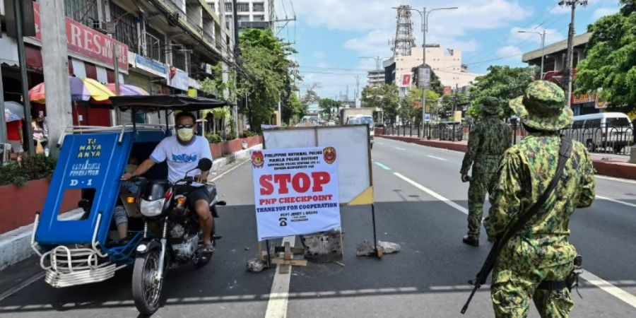 In Manila und gelten strenge Ausgangsbeschränkungen