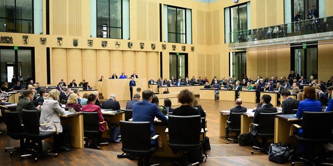 Deutschland - Bundesrat stimmt Grundgesetzänderung für Finanzpaket zu