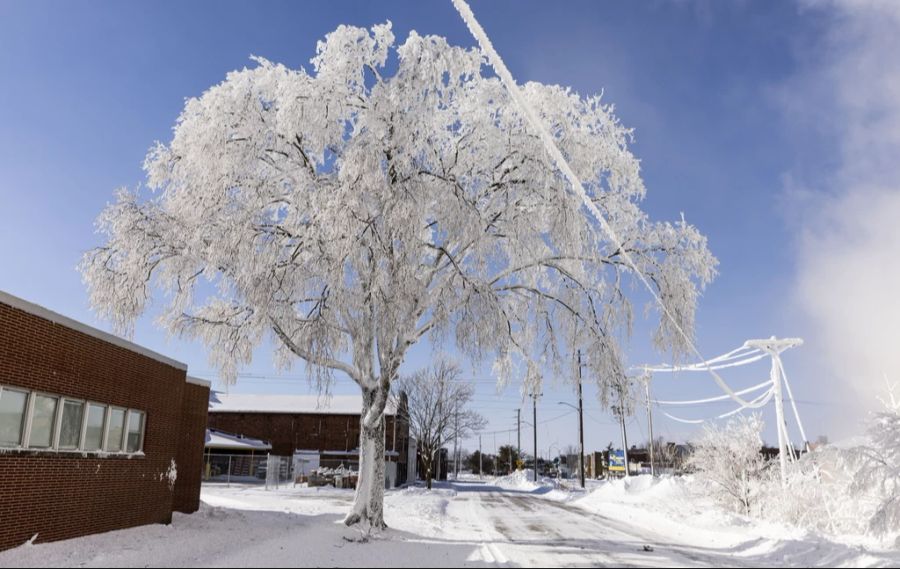 Der Nationale Wetterdienst hat Wintersturmwarnungen und Winterwetterhinweise ausgegeben, die sich von Montana bis zur Küste von New Jersey erstrecken.