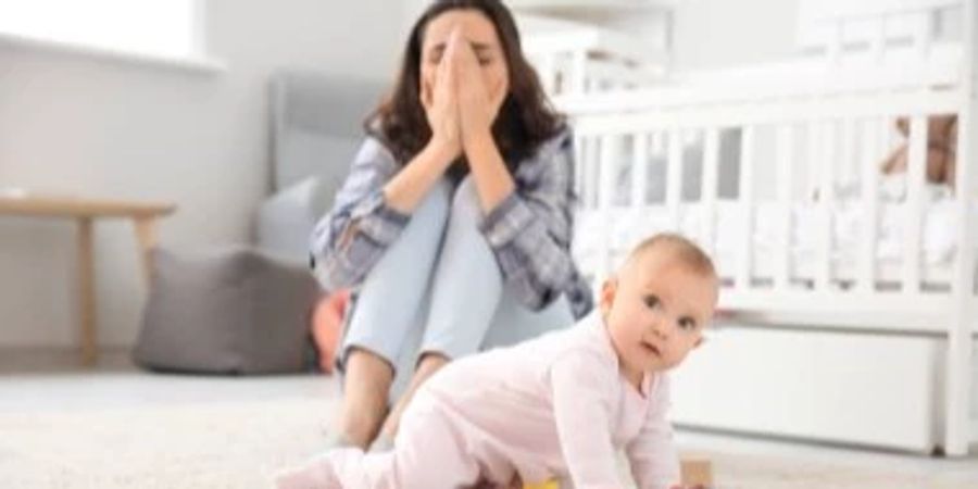 Postpartale Depression:  Eine Mutter kann daran leiden